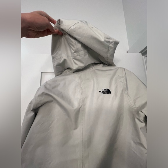 The North Face Inlux Insulated Jacket Off White Medium - Picture 2 of 8